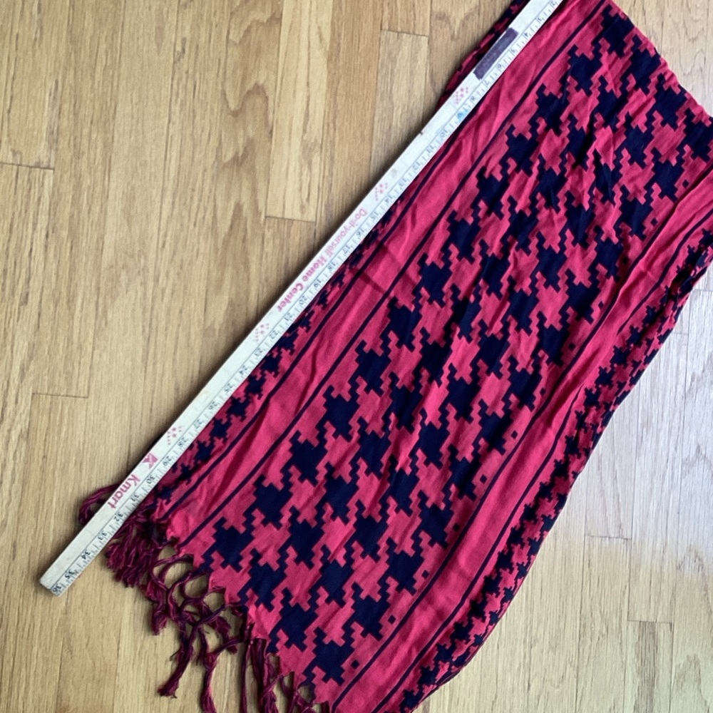 Geometric Pattern Scarf - Picture 2 of 2